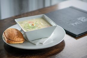 Edge of the Avalon Inn