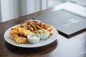 Edge of the Avalon Inn