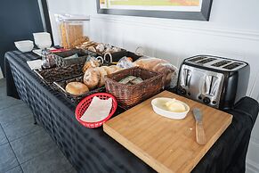 Edge of the Avalon Inn