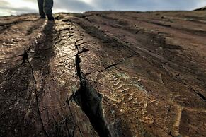 Edge of the Avalon Inn