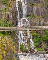 Edge of the Avalon Inn