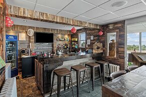 Edge of the Avalon Inn