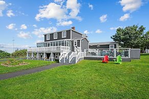 Edge of the Avalon Inn