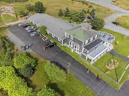 Edge of the Avalon Inn