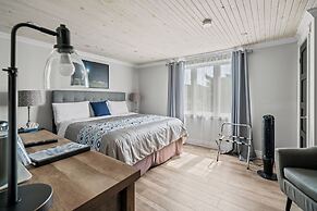 Edge of the Avalon Inn