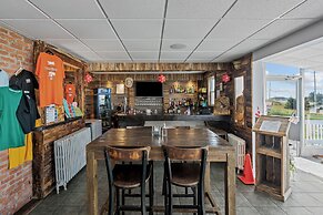 Edge of the Avalon Inn