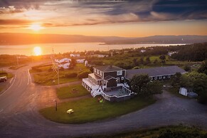 Edge of the Avalon Inn