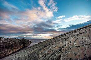 Edge of the Avalon Inn