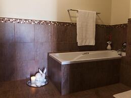 The Hedge Guesthouse