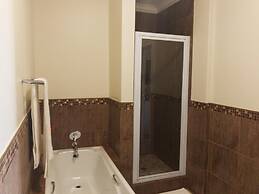 The Hedge Guesthouse