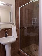 The Hedge Guesthouse