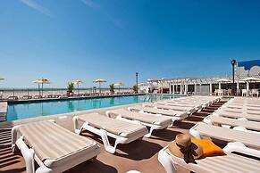 Reges Oceanfront Resort