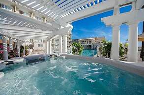 Reges Oceanfront Resort