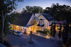 Drake Devonshire and Motor Inn