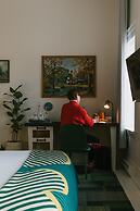 Drake Devonshire and Motor Inn