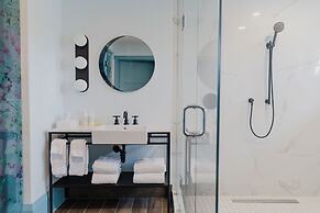 Drake Devonshire and Motor Inn