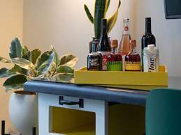 Drake Devonshire and Motor Inn