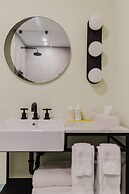 Drake Devonshire and Motor Inn