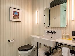 Drake Devonshire and Motor Inn