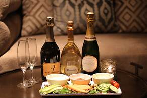 The Elizabeth Hotel, Autograph Collection