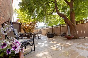 Helgeson Place Hotel & Suites