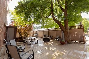 Helgeson Place Hotel & Suites