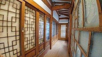 So Hyeon Dang Hanok Guesthouse