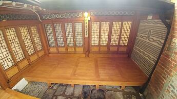 So Hyeon Dang Hanok Guesthouse
