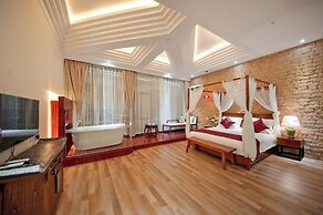 Guilin Crystal Crescent Moon Hotel