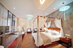 Guilin Crystal Crescent Moon Hotel