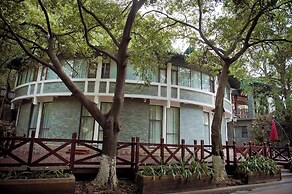 Guilin Crystal Crescent Moon Hotel