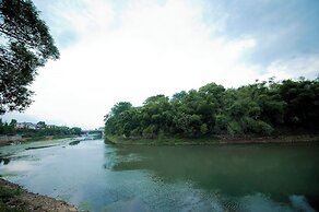 Guilin Crystal Crescent Moon Hotel
