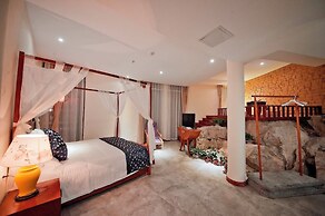 Guilin Crystal Crescent Moon Hotel