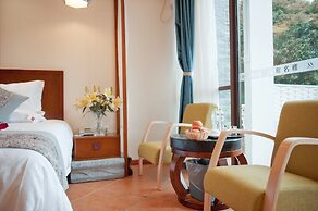 Guilin Crystal Crescent Moon Hotel