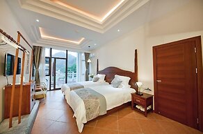 Guilin Crystal Crescent Moon Hotel