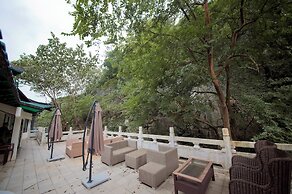 Guilin Crystal Crescent Moon Hotel