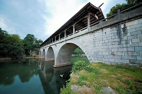 Guilin Crystal Crescent Moon Hotel