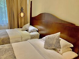 Guilin Crystal Crescent Moon Hotel