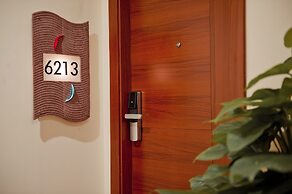 Guilin Crystal Crescent Moon Hotel