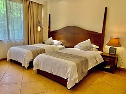 Guilin Crystal Crescent Moon Hotel