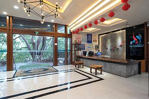 Guilin Crystal Crescent Moon Hotel