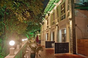 Guilin Crystal Crescent Moon Hotel