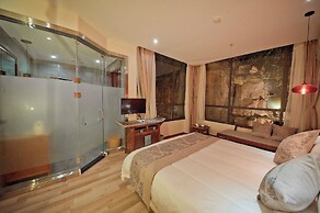 Guilin Crystal Crescent Moon Hotel