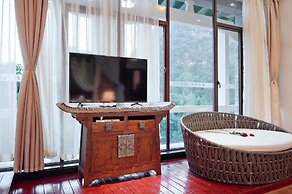 Guilin Crystal Crescent Moon Hotel