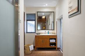 Guilin Crystal Crescent Moon Hotel