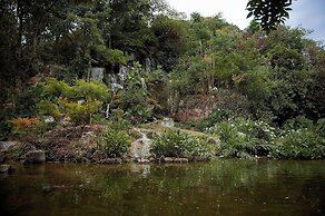 Guilin Crystal Crescent Moon Hotel