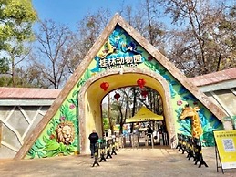 Guilin Crystal Crescent Moon Hotel