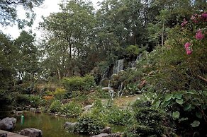 Guilin Crystal Crescent Moon Hotel