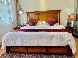 Guilin Crystal Crescent Moon Hotel