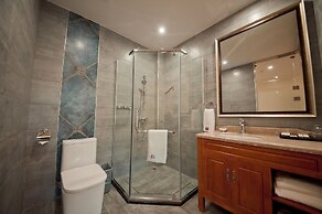 Guilin Crystal Crescent Moon Hotel